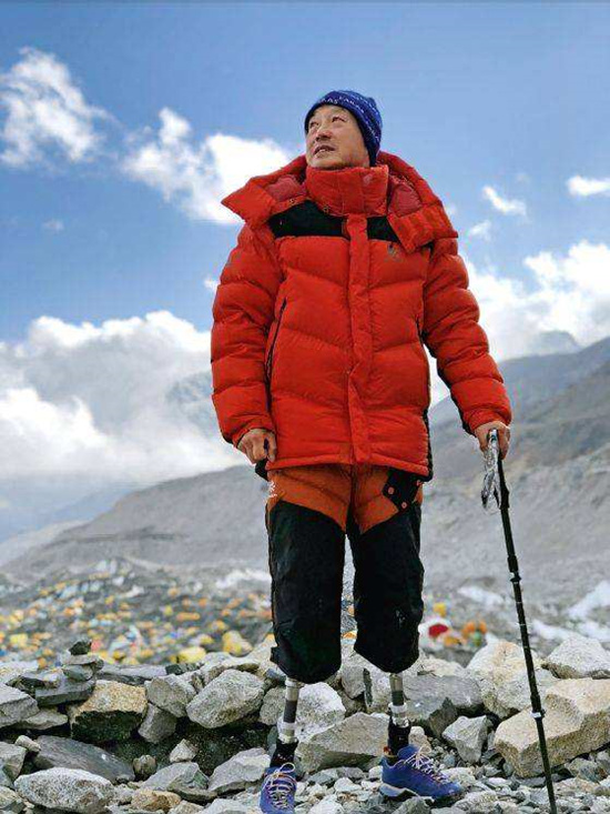 感动中国2018候选人物夏伯 登顶珠峰的无腿登山家