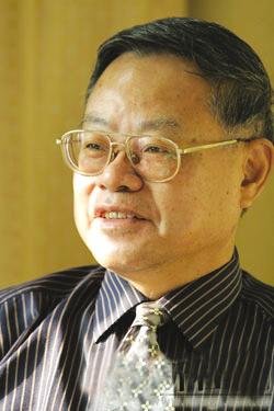 叶永烈点评2010作文:高考作文题目要大气