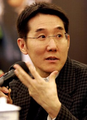 海岩点评2010高考作文:写的不是作文 是情怀