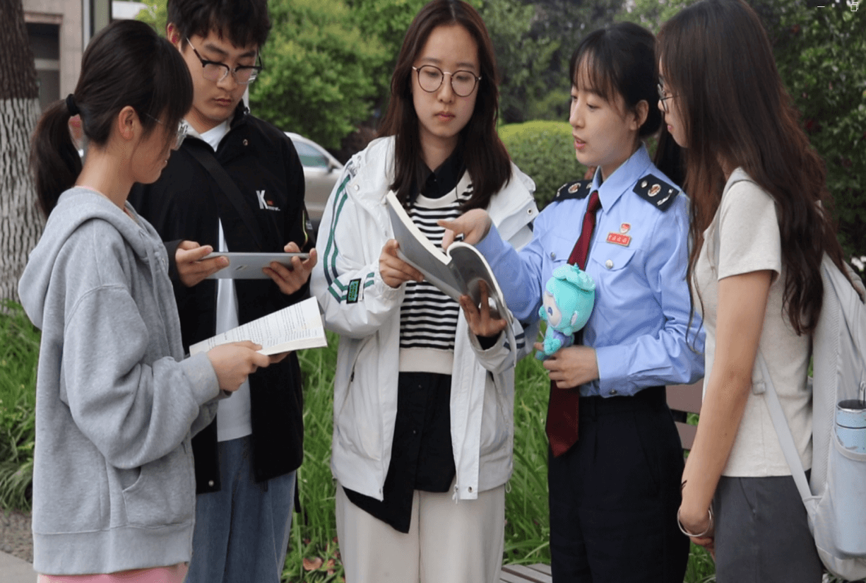 稅務藍走進千家萬戶全國第32個稅收宣傳月浙江財經大學這樣做